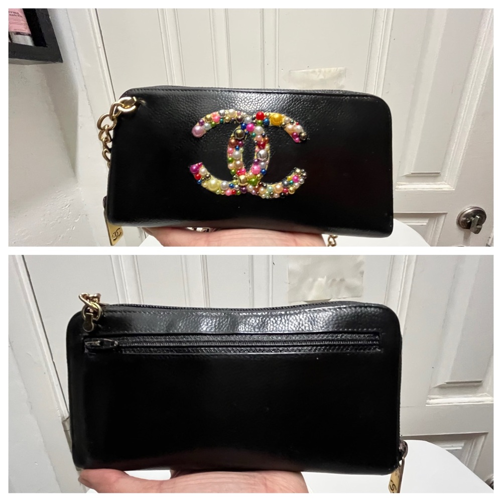 CHANEL Black and Gold Crossbody Bag with Iconic Design - Picture 7 of 10